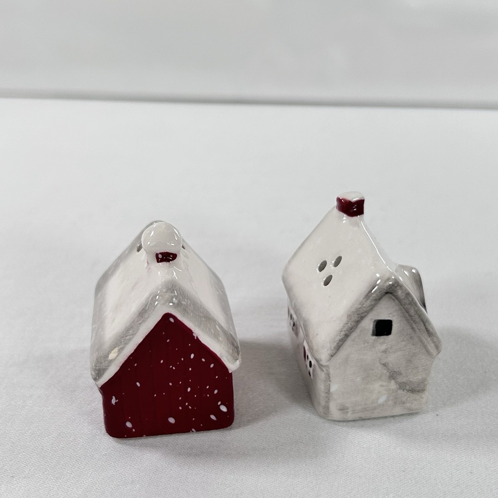 Cottage House Barn Salt Pepper Shakers Set Christmas Snow Winter Ceramic Vintage - Picture 3 of 9
